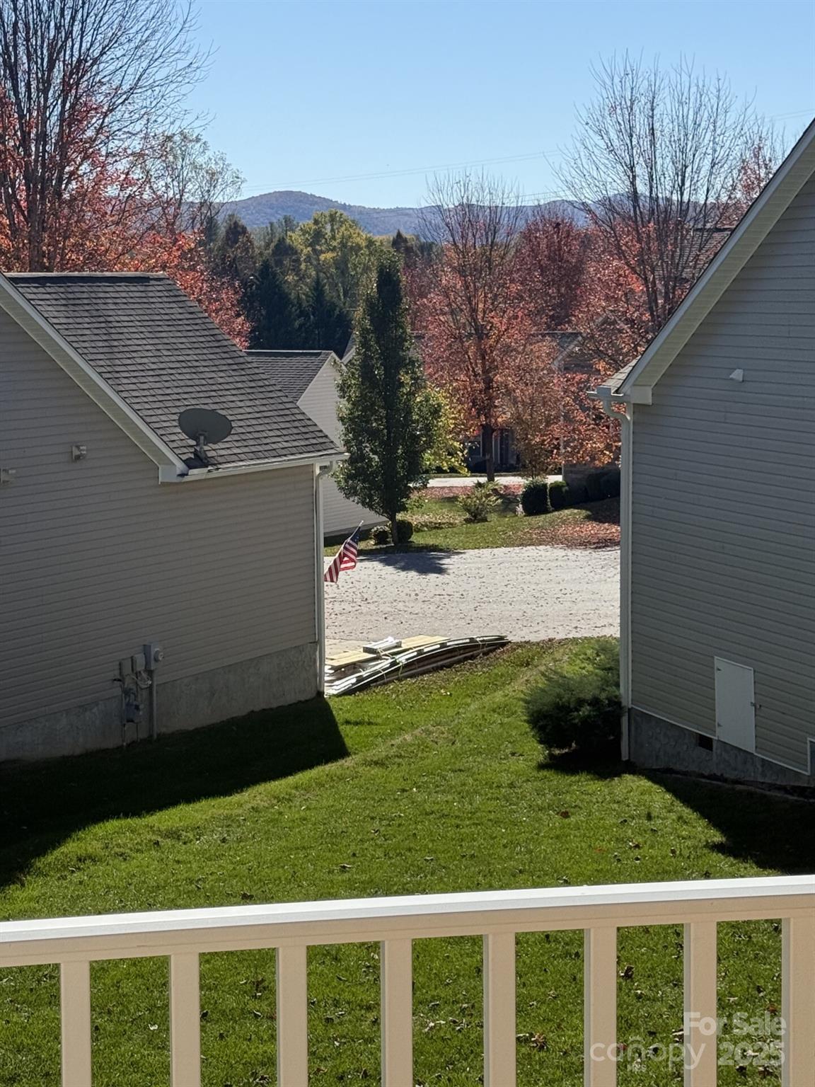 18 Eagle Pointe Way Flat Rock, NC 28731 - Photo 10 of 33 a view of a backyard of the house