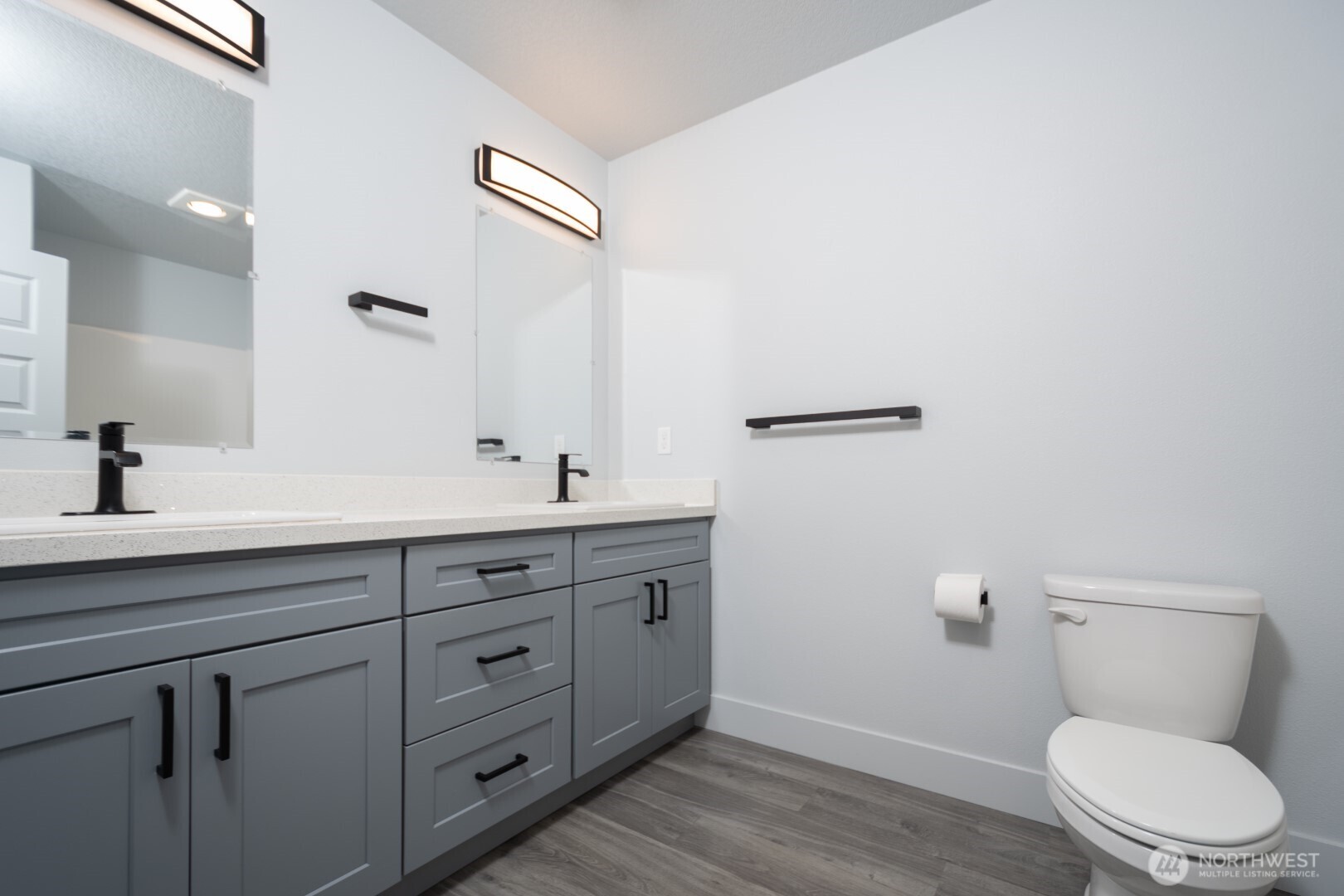 206 Oak Street Winlock, WA 98596 - Photo 7 of 21 a bathroom with a toilet a sink and mirror