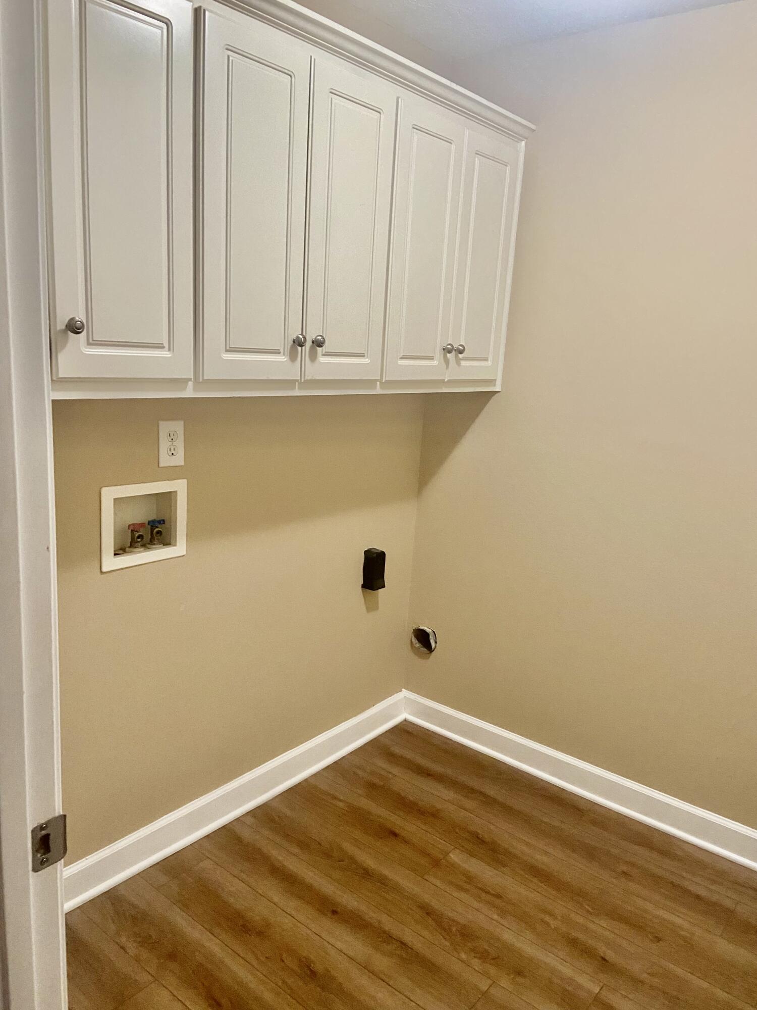 310 Barnsley Drive Evans, GA 30809 - Photo 21 of 53 laundry room
