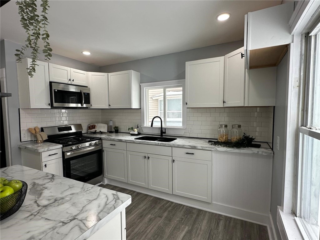 92 Sawyer Street Rochester, NY 14611 - Photo 8 of 28 Gallery Image 8