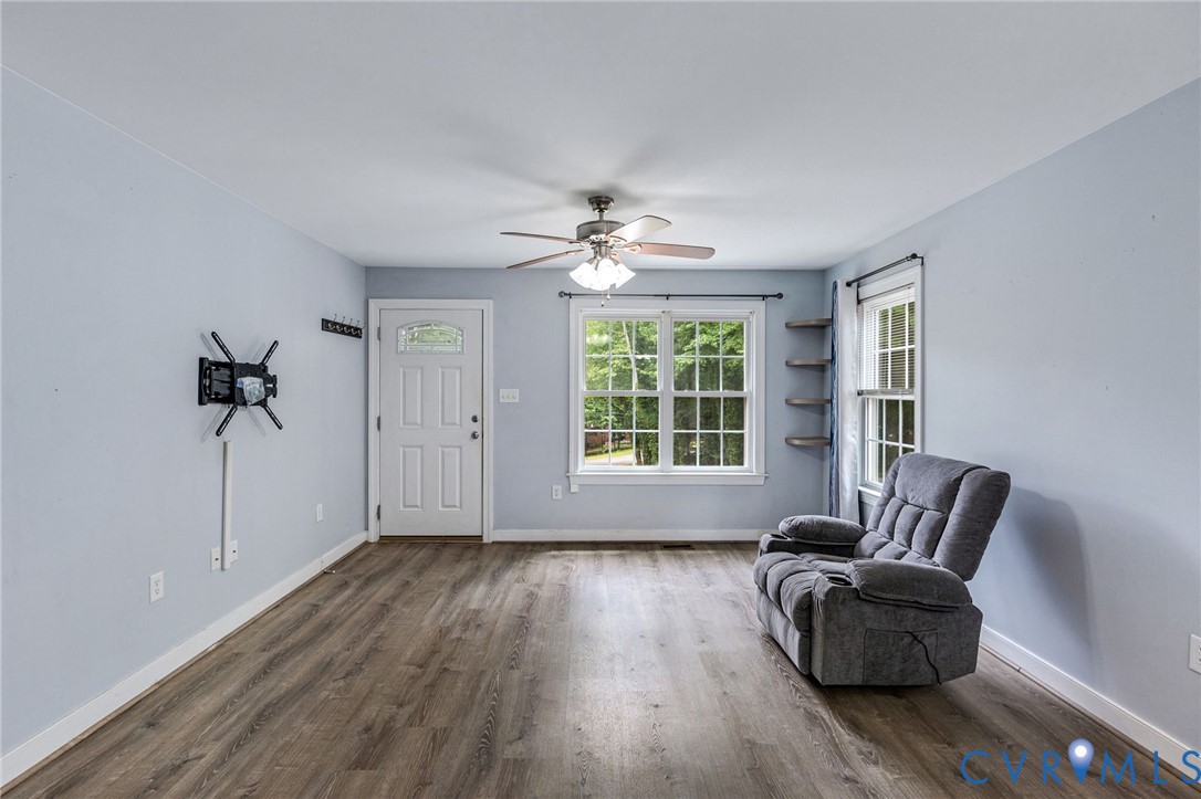 6338 Oak Drive Quinton, VA 23141 - Photo 4 of 25 a living room with furniture and a window