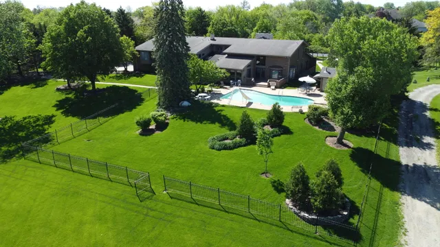 a view of an outdoor space