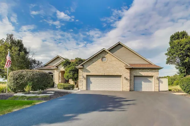 $660,000 | 3406 Forest Ridge Drive, Spring Grove, IL 60071