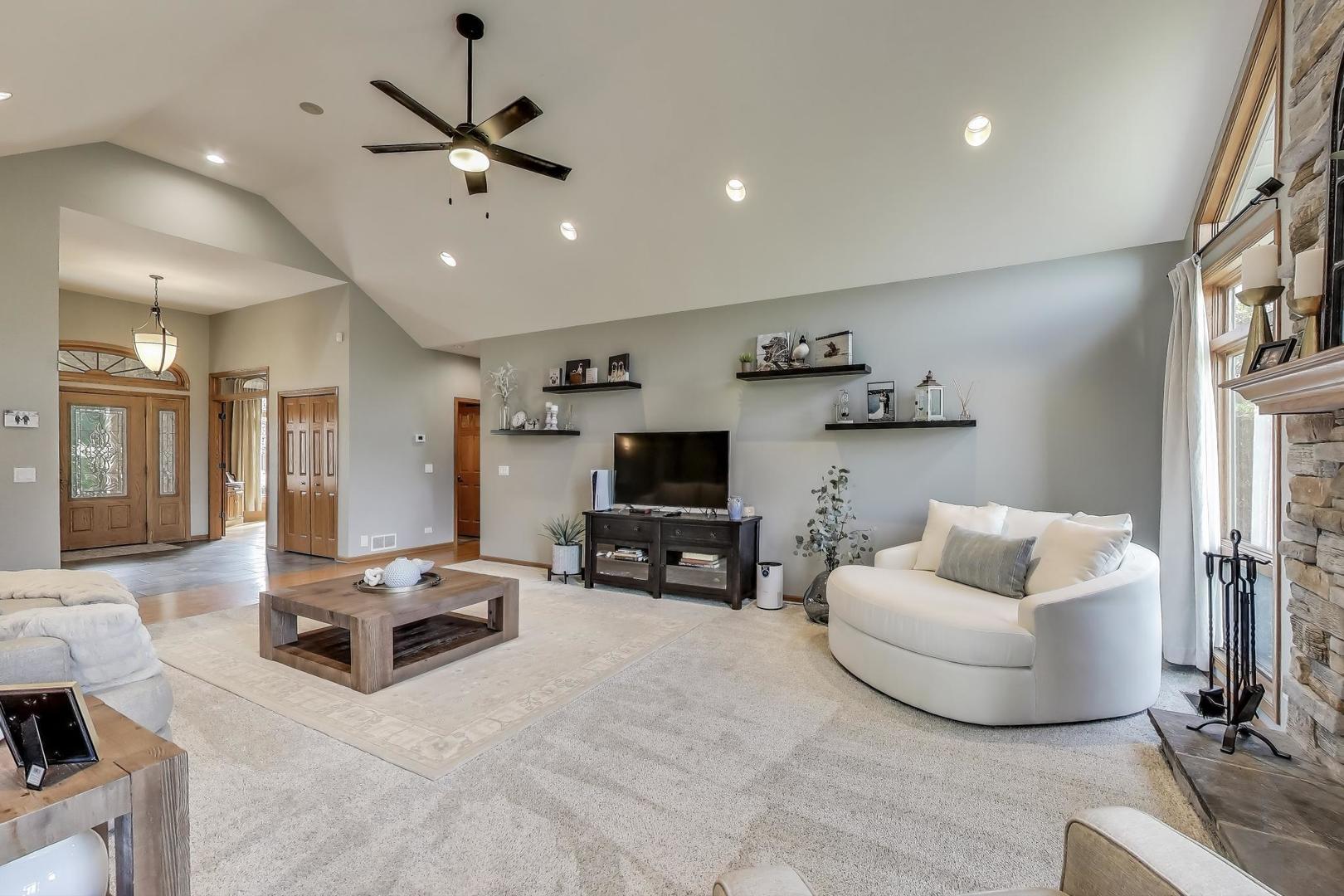 3406 Forest Ridge Drive Spring Grove, IL 60071 - Photo 11 of 59 Gallery Image 11