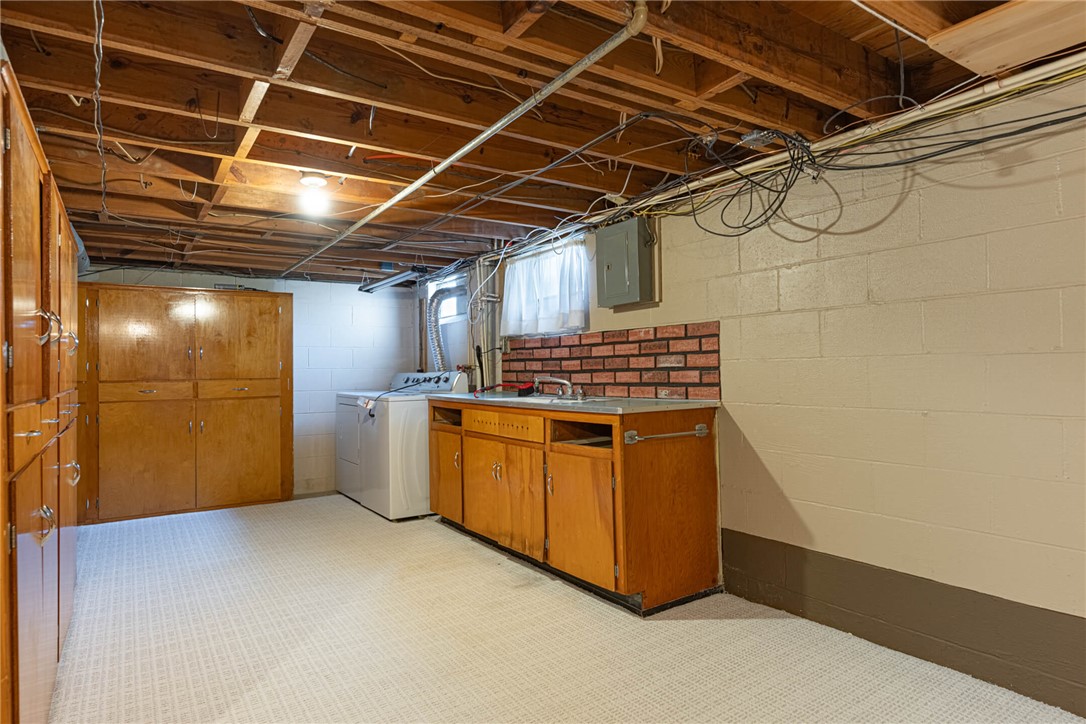 5235 West Ridgewood Road Springfield, OH 45503 - Photo 19 of 32 This spacious utility room offers practical functionality and abundant storage for household needs.