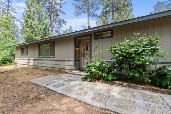 $389,900 | 15084 Early Dawn Lane, Redding, CA 96003