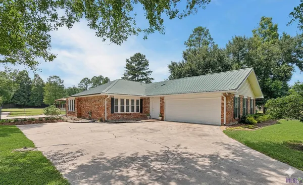 $395,000 | 17365 Levern Stafford Road, Prairieville, LA 70769