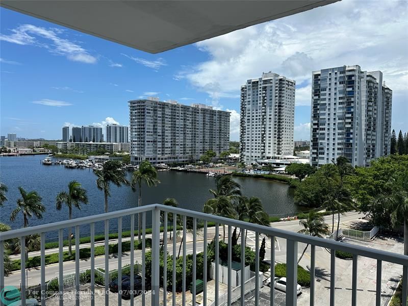 2801 Northeast 183rd St Unit 709W  