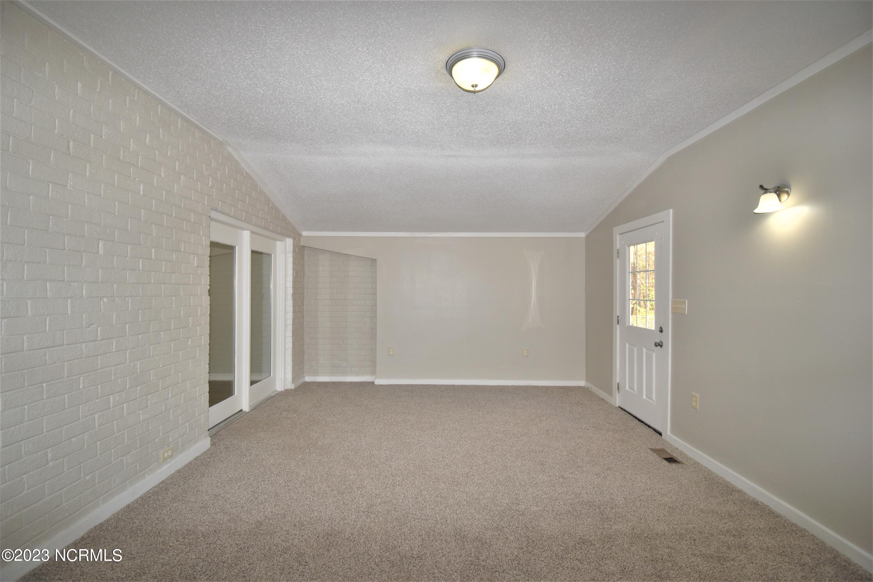 212 Waters Road Jacksonville, NC 28546 - Photo 14 of 32 Family room