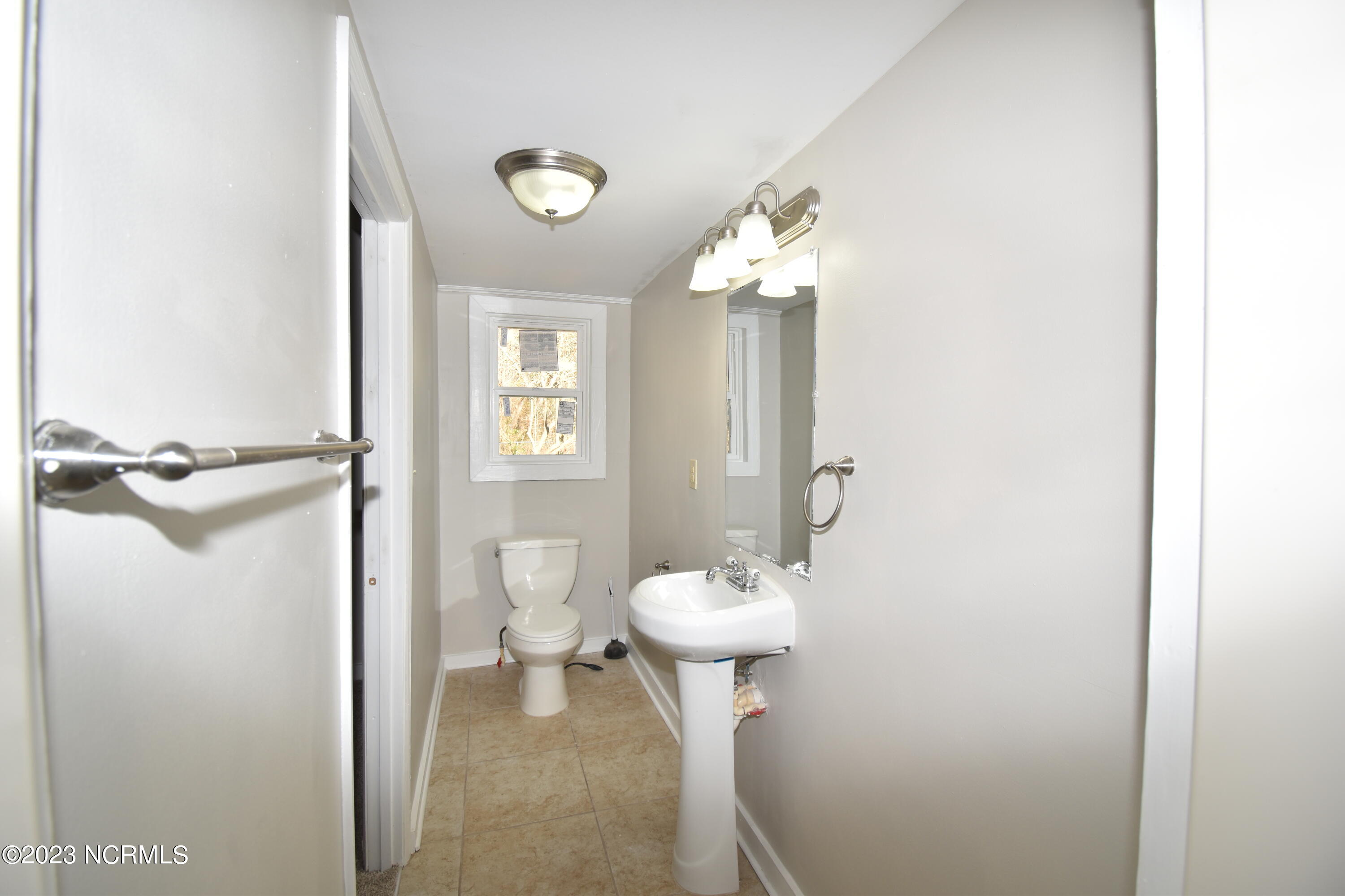 212 Waters Road Jacksonville, NC 28546 - Photo 17 of 32 3rd Bath