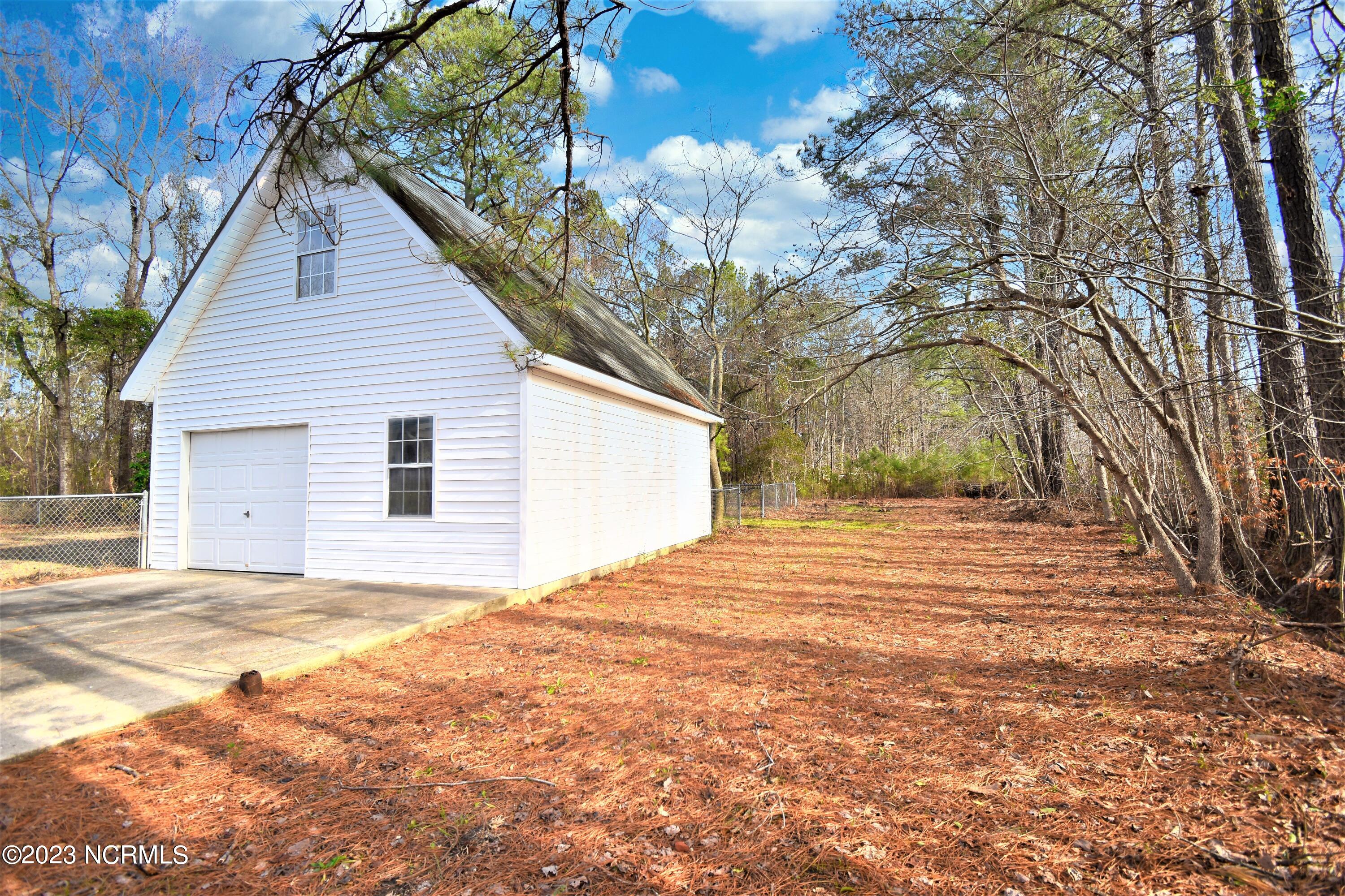 212 Waters Road Jacksonville, NC 28546 - Photo 3 of 32 DSC_0158