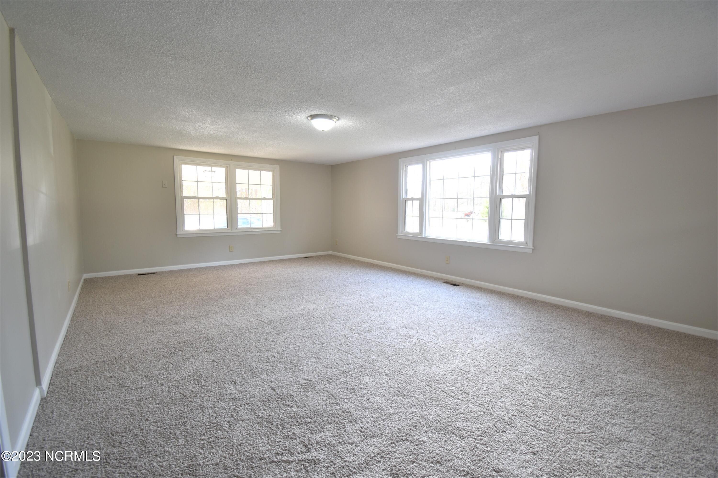 212 Waters Road Jacksonville, NC 28546 - Photo 6 of 32 Living room