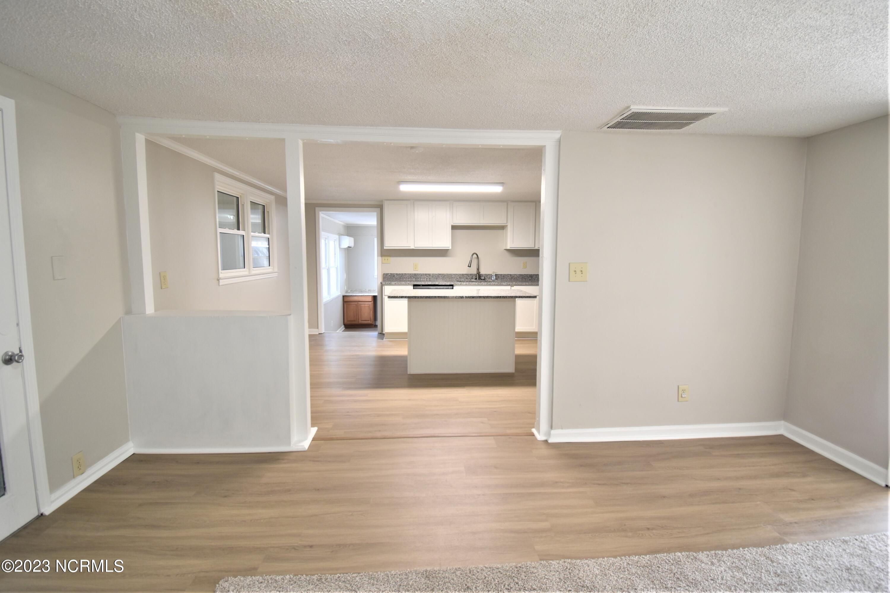 212 Waters Road Jacksonville, NC 28546 - Photo 8 of 32 Dining
