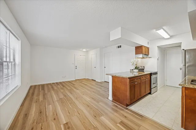 $133,700 | 2750 Holly Hall Street, Unit 1516, Houston, TX 77054