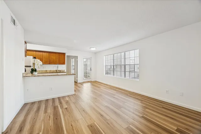 $133,700 | 2750 Holly Hall Street, Unit 1516, Houston, TX 77054