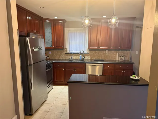 $3,400 | 16 Eileen Avenue, Plainview, NY 11803