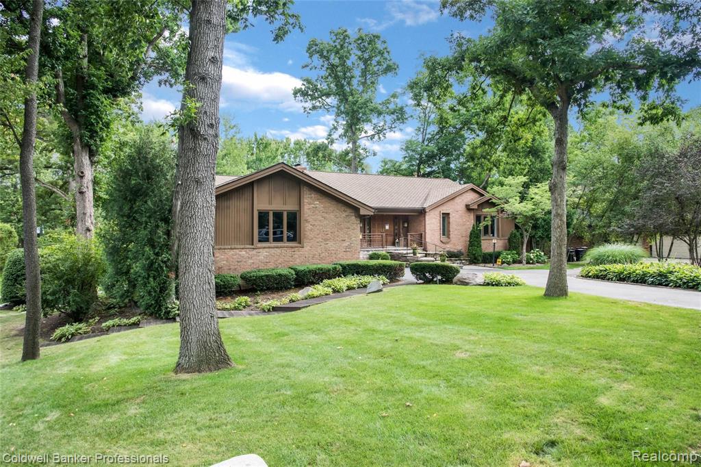135 West Hickory Grove Road Bloomfield Hills, MI 48304 - Photo 40 of 42