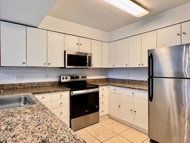 $1,800 | 5000 Northwest 79th Avenue, Unit 201, Doral, FL 33166