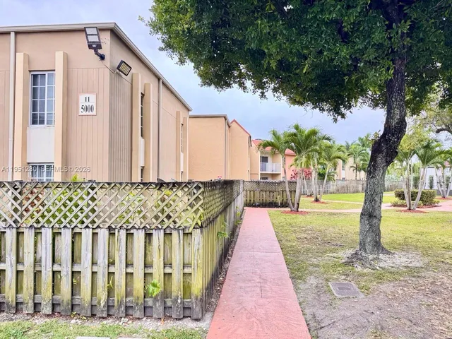 $1,800 | 5000 Northwest 79th Avenue, Unit 201, Doral, FL 33166