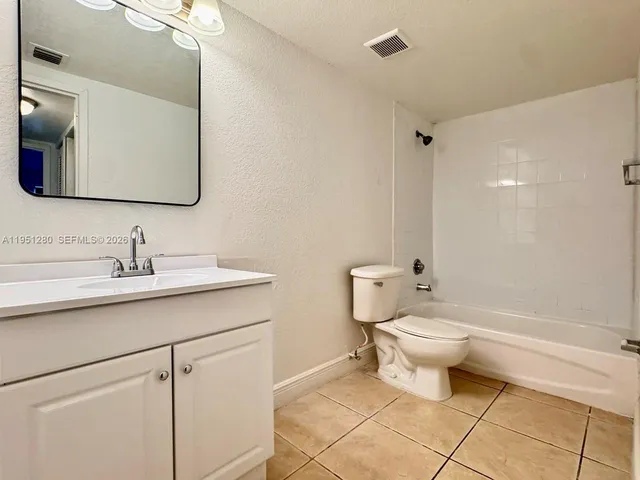 $1,800 | 5000 Northwest 79th Avenue, Unit 201, Doral, FL 33166