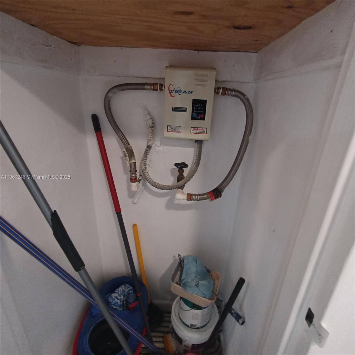 8000 Harding Avenue, Unit 3B Miami Beach, FL 33141 - Photo 17 of 30 a utility room with dryer and washer