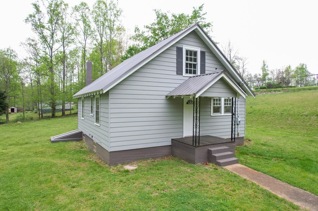 268 Hillside Road Woolwine, VA 24185 - Photo 6 of 44 Gallery Image 6
