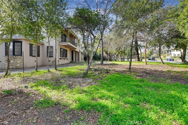 a house view with outdoor space