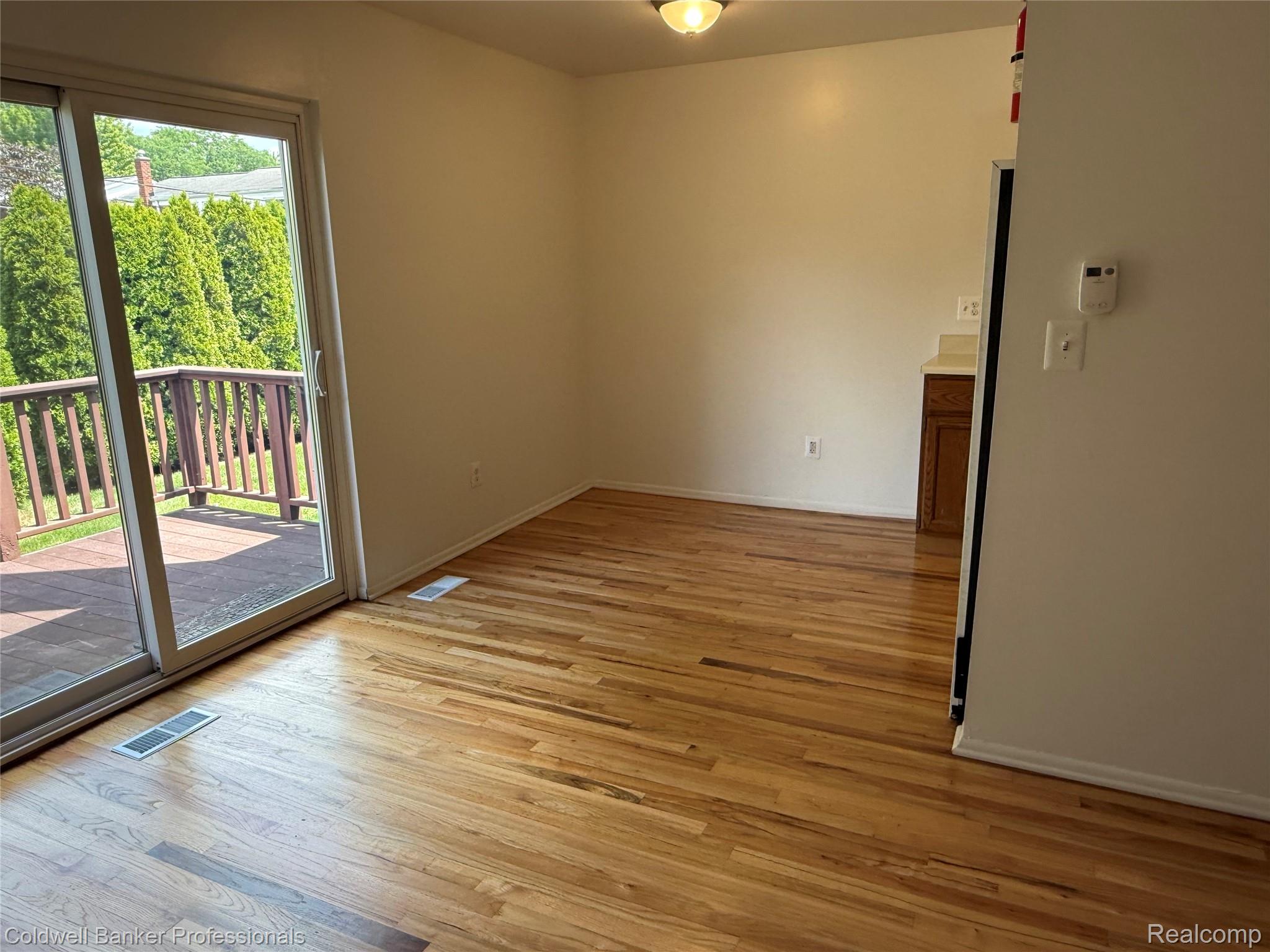 8689 Sterling Street Center Line, MI 48015 - Photo 19 of 24 IMG_2040.jpeg