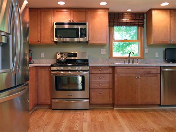 23 Black Pond Road Mansfield, MA 02048 - Photo 3 of 27 Gallery Image 3