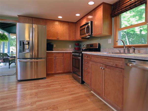 23 Black Pond Road Mansfield, MA 02048 - Photo 4 of 27 Gallery Image 4