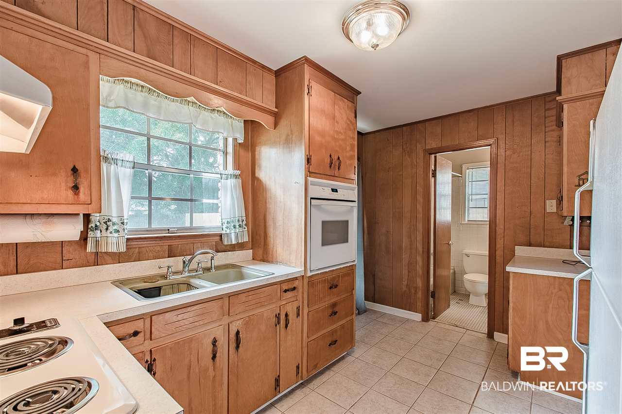 151 Sara Avenue South Daphne, AL 36527 - Photo 6 of 25 Kitchen