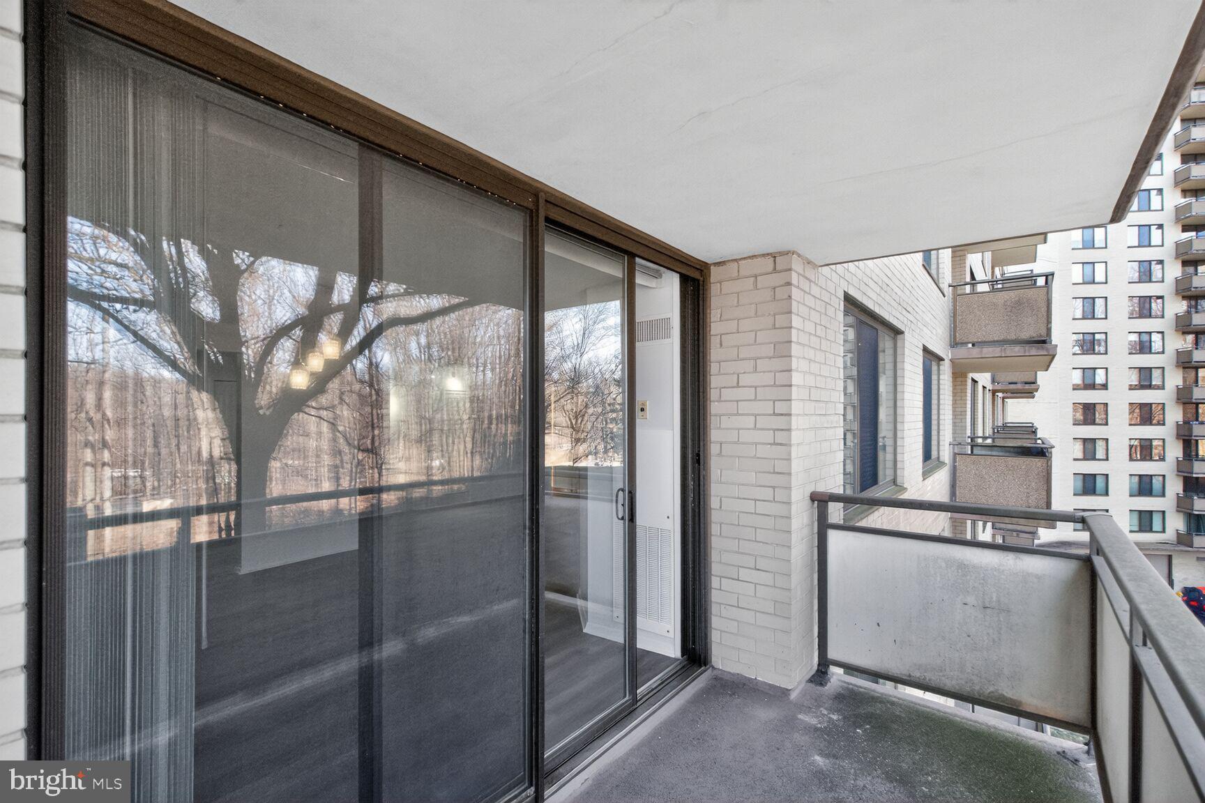 5225 Pooks Hill Road, Unit 422N Bethesda, MD 20814 - Photo 16 of 67 Balcony