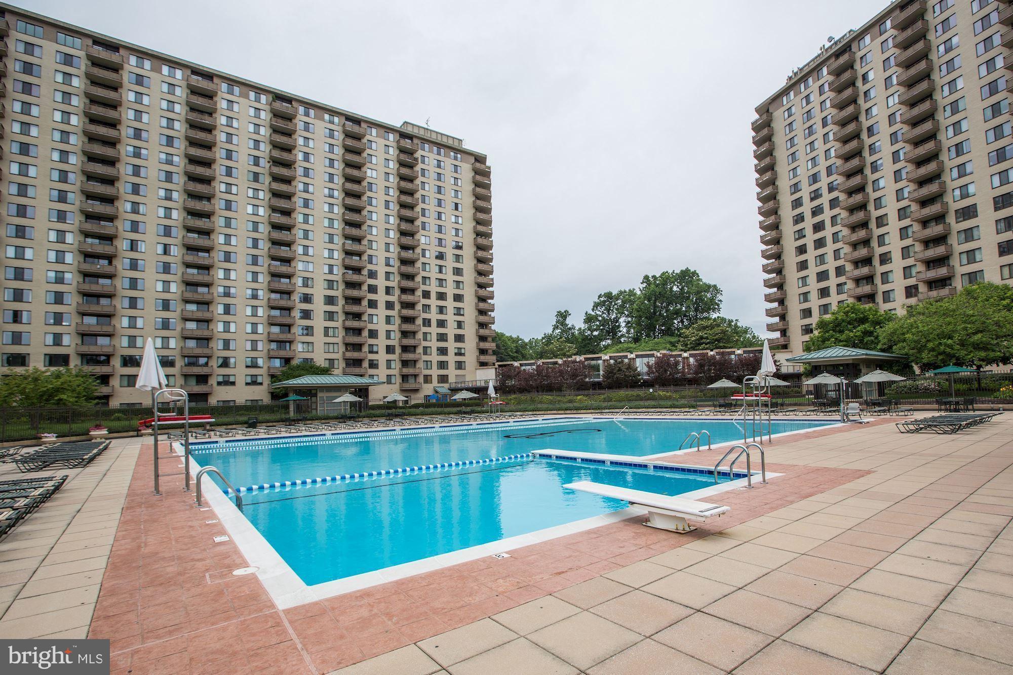 5225 Pooks Hill Road, Unit 422N Bethesda, MD 20814 - Photo 21 of 67 Outdoor Pool