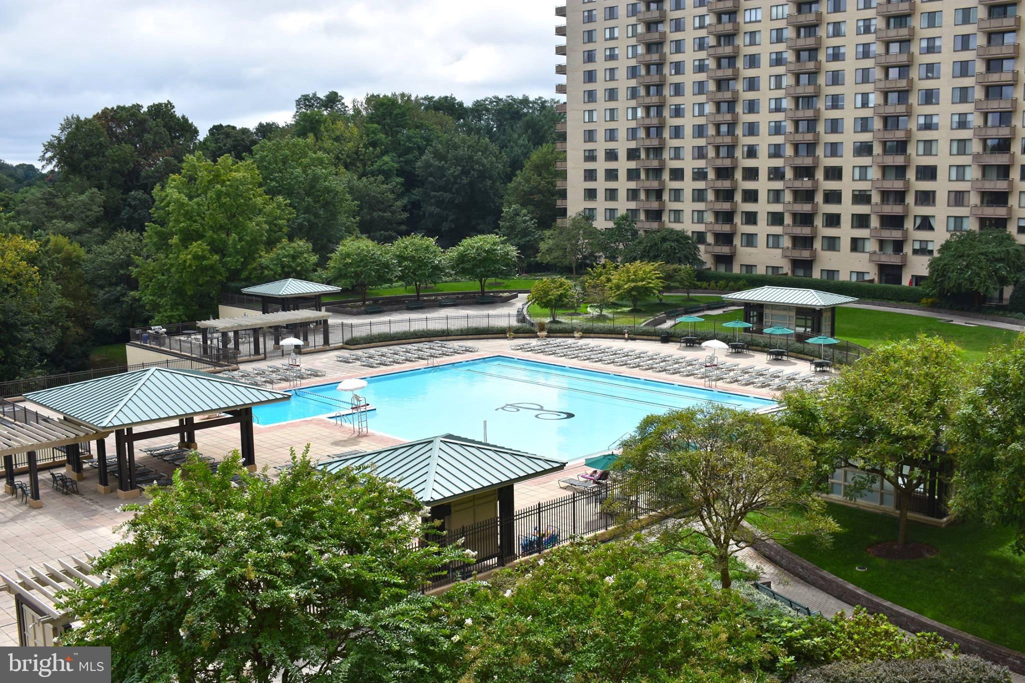 5225 Pooks Hill Road, Unit 422N Bethesda, MD 20814 - Photo 22 of 67 Outdoor Pool