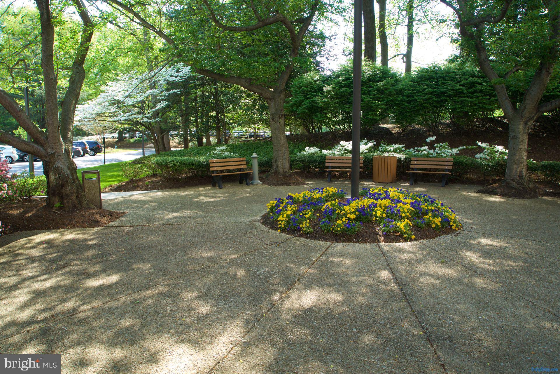 5225 Pooks Hill Road, Unit 422N Bethesda, MD 20814 - Photo 42 of 67 Seating Area