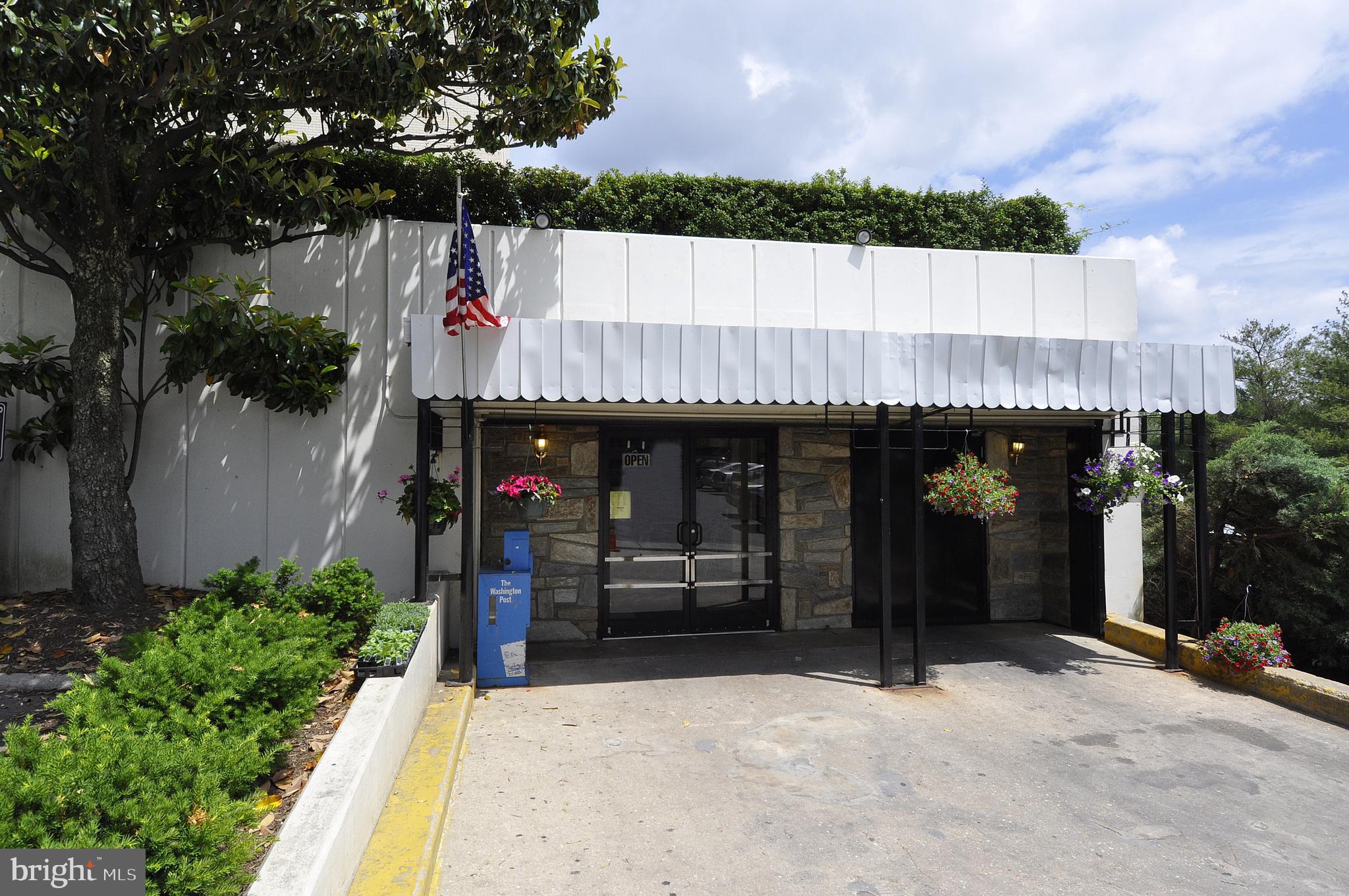 5225 Pooks Hill Road, Unit 422N Bethesda, MD 20814 - Photo 57 of 67 Grosvenor Market