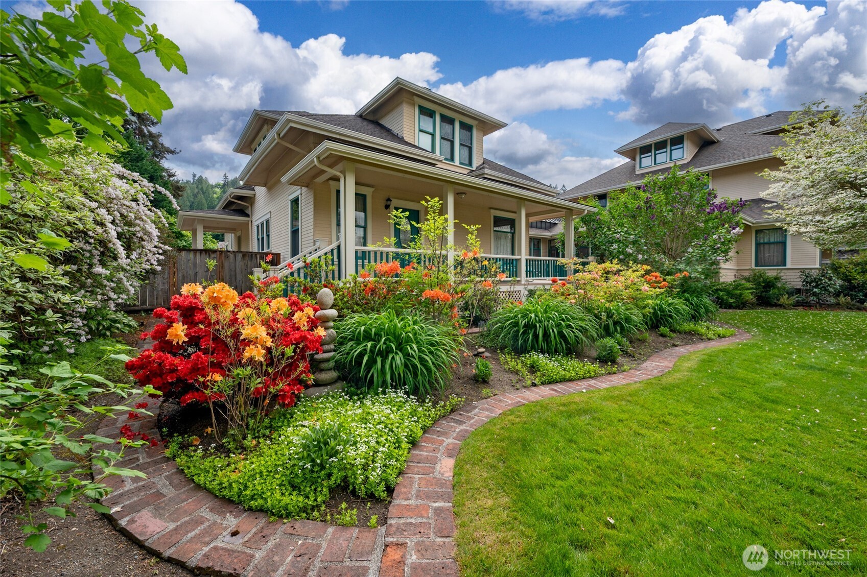10425 East Riverside Drive Bothell, WA 98011 - Photo 3 of 40