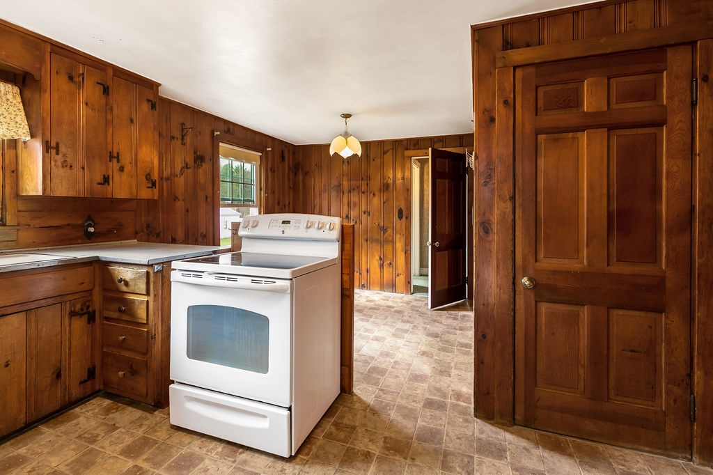 22 Hale Spring Road Plaistow, NH 03865 - Photo 5 of 20 Gallery Image 5