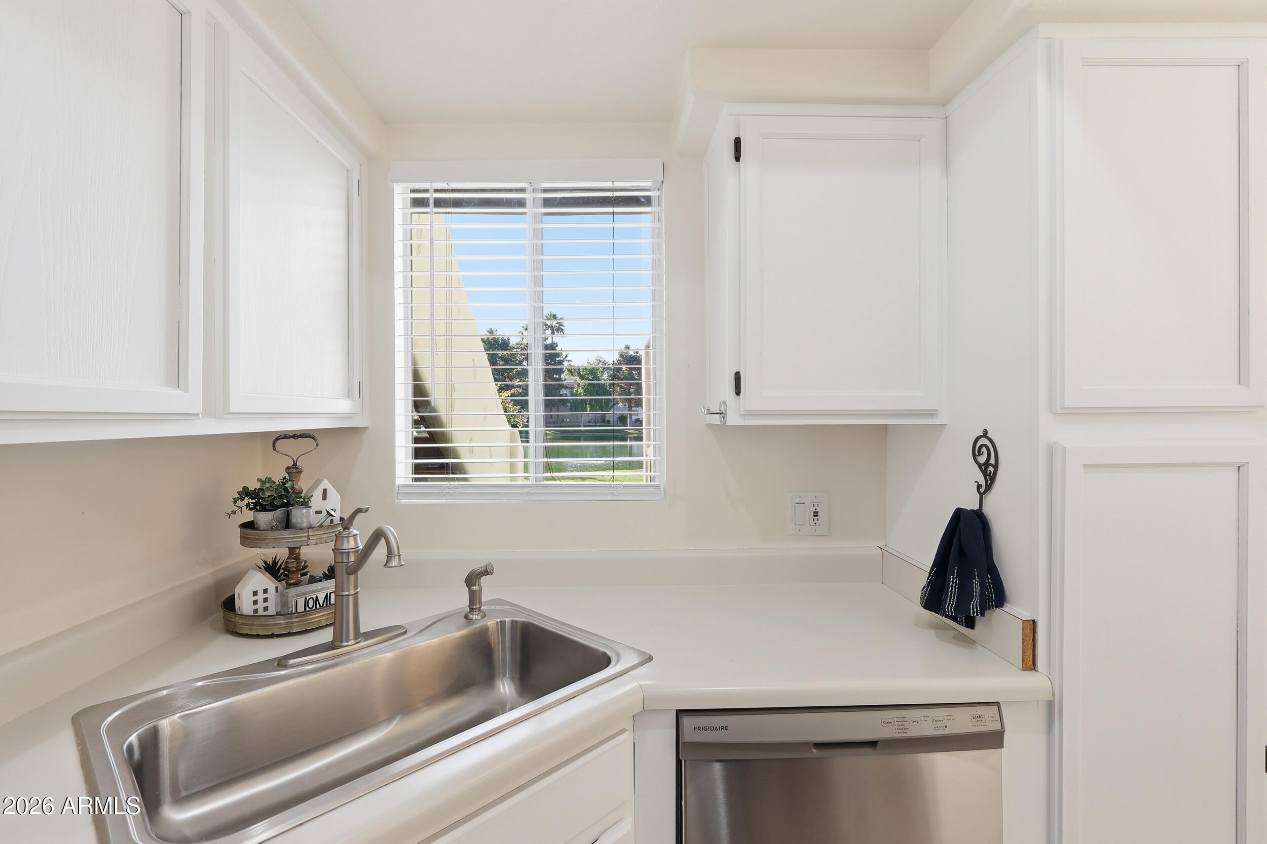 1825 West Ray Road, Unit 1018 Chandler, AZ 85224 - Photo 10 of 46 Kitchen