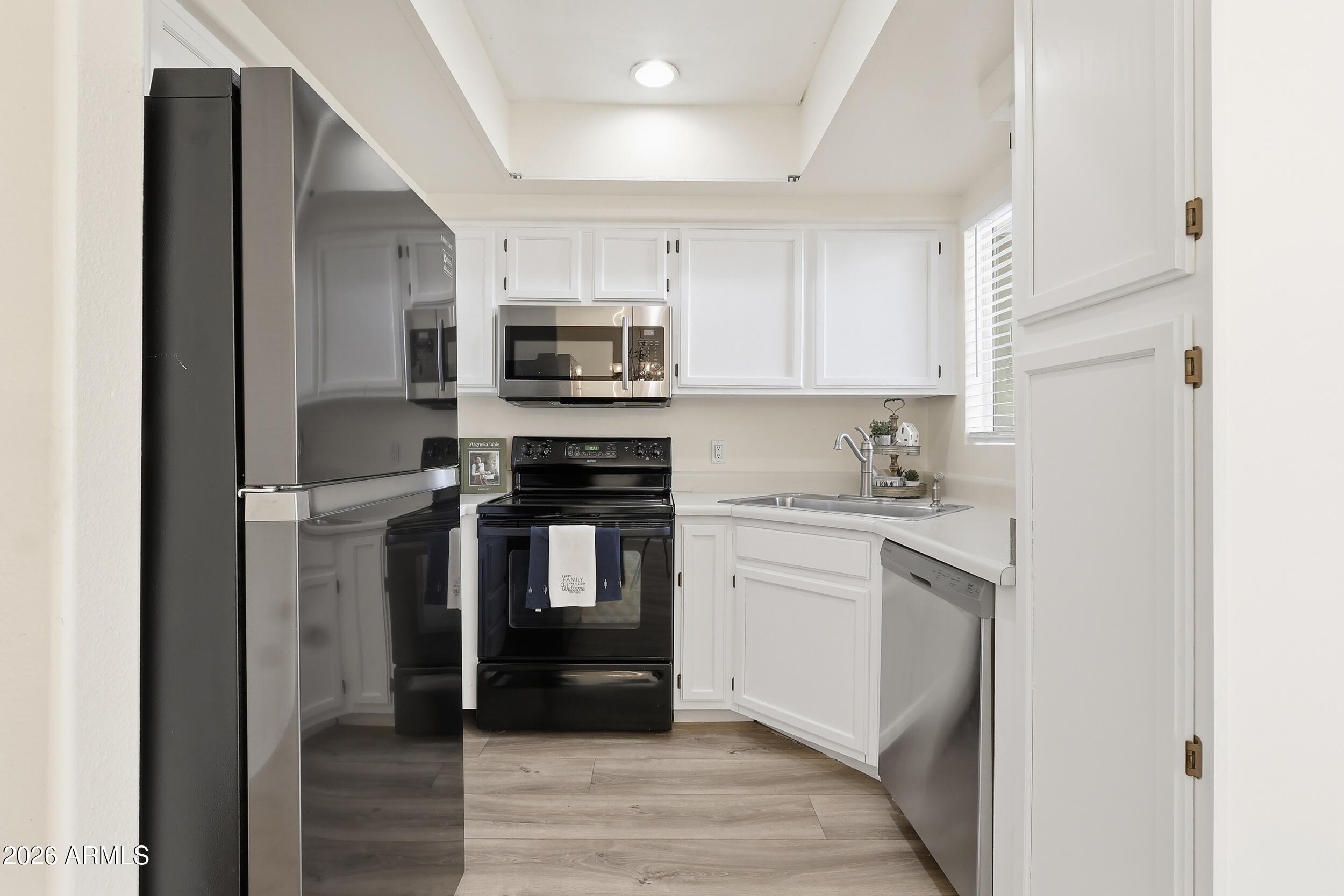 1825 West Ray Road, Unit 1018 Chandler, AZ 85224 - Photo 8 of 46 Kitchen