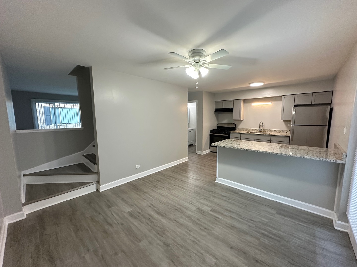 1719 East Roosevelt Road, Unit 4 Wheaton, IL 60187 - Photo 8 of 23 Gallery Image 8