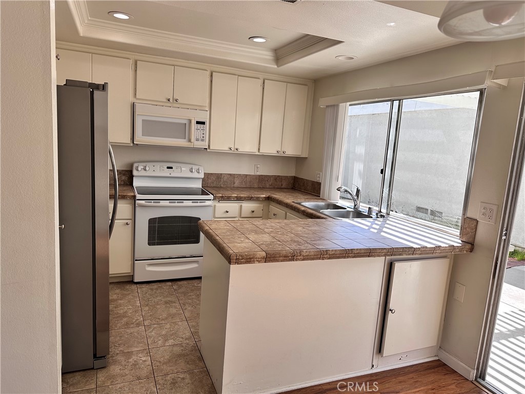 1 Sunflower Irvine, CA 92604 - Photo 9 of 19 a kitchen with kitchen island granite countertop a sink stove and refrigerator