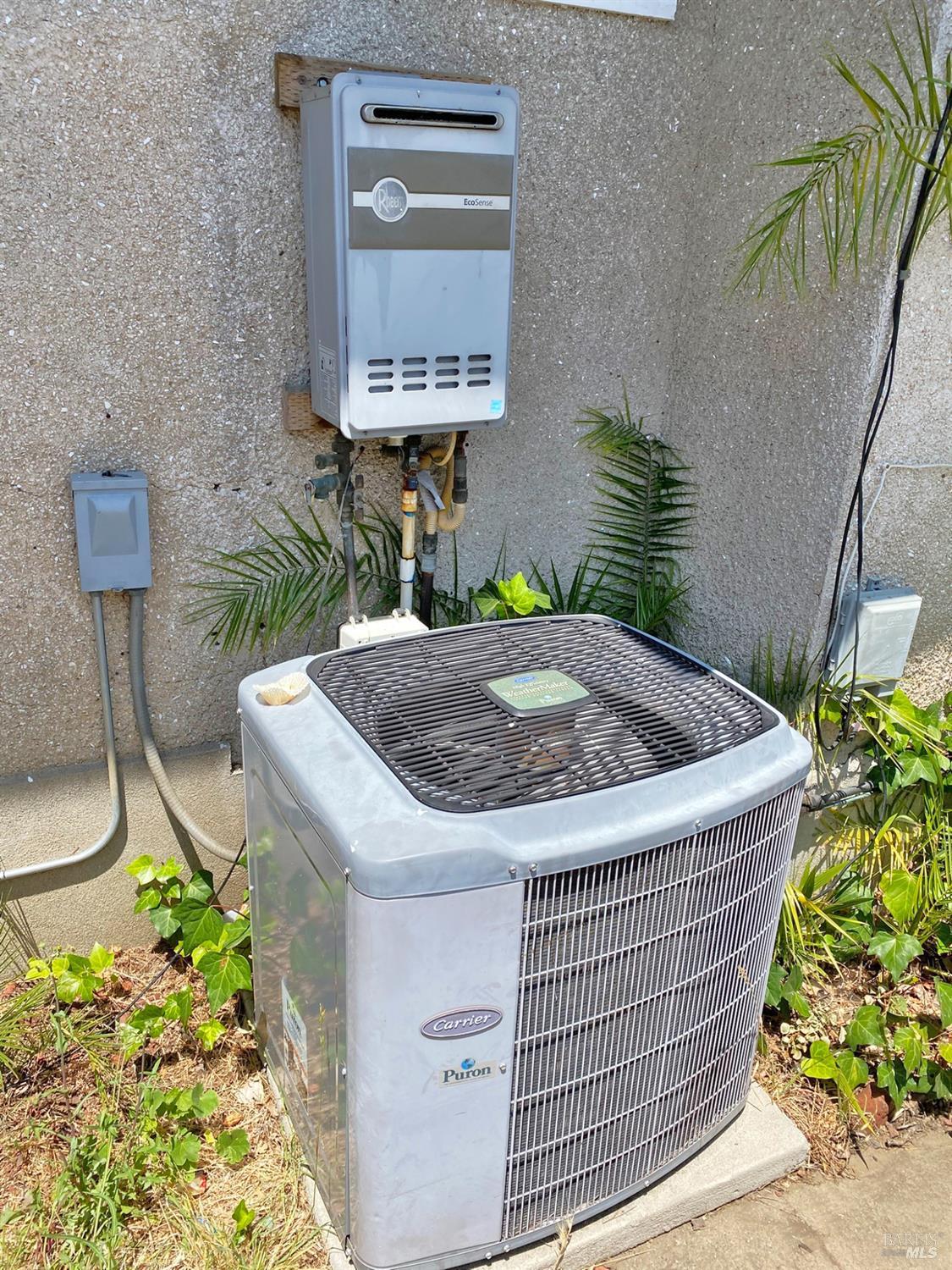745 Jackson Street Fairfield, CA 94533 - Photo 17 of 72 a bathroom with a sink and a mirror