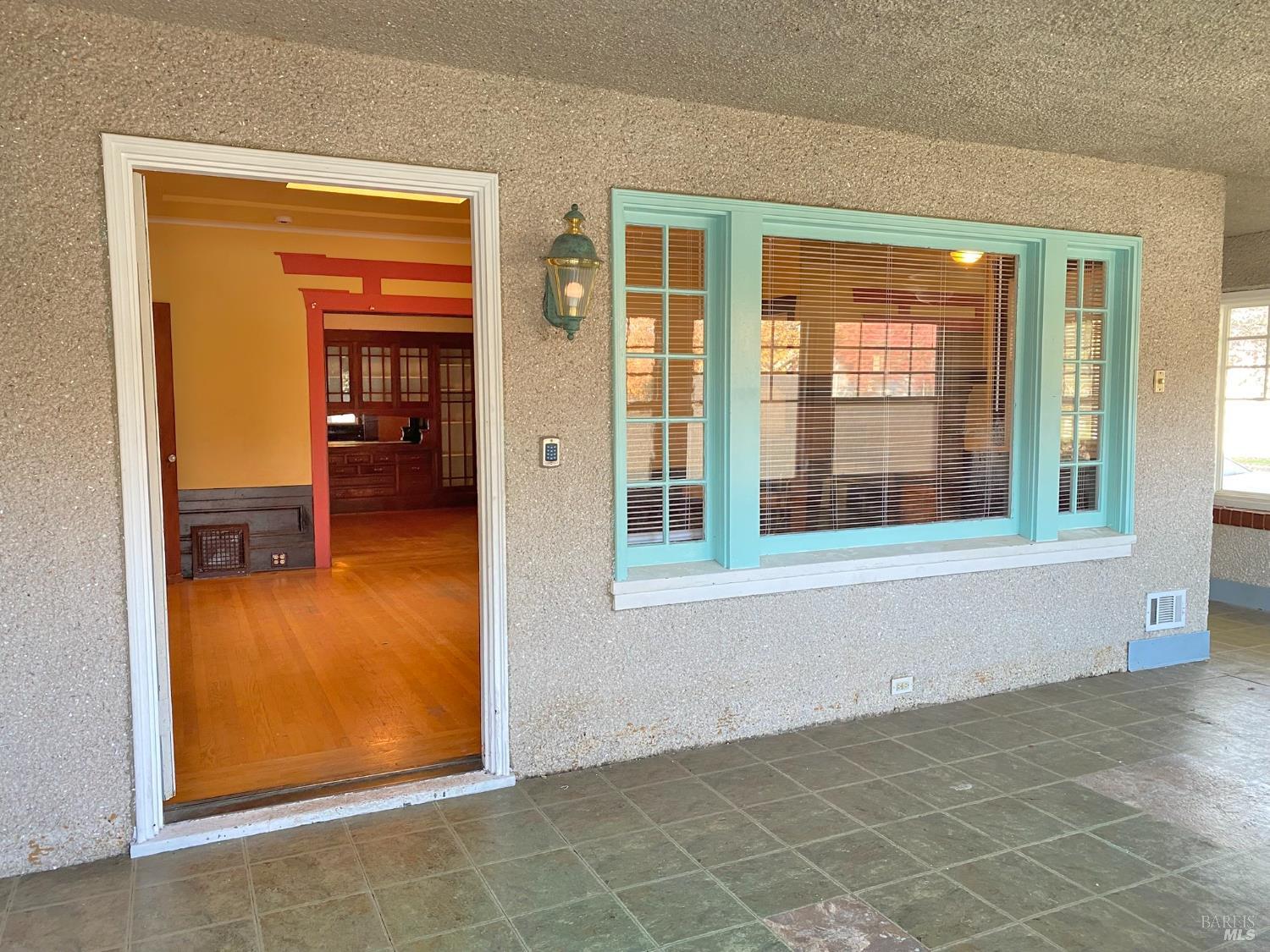 745 Jackson Street Fairfield, CA 94533 - Photo 23 of 72 an empty room with a window