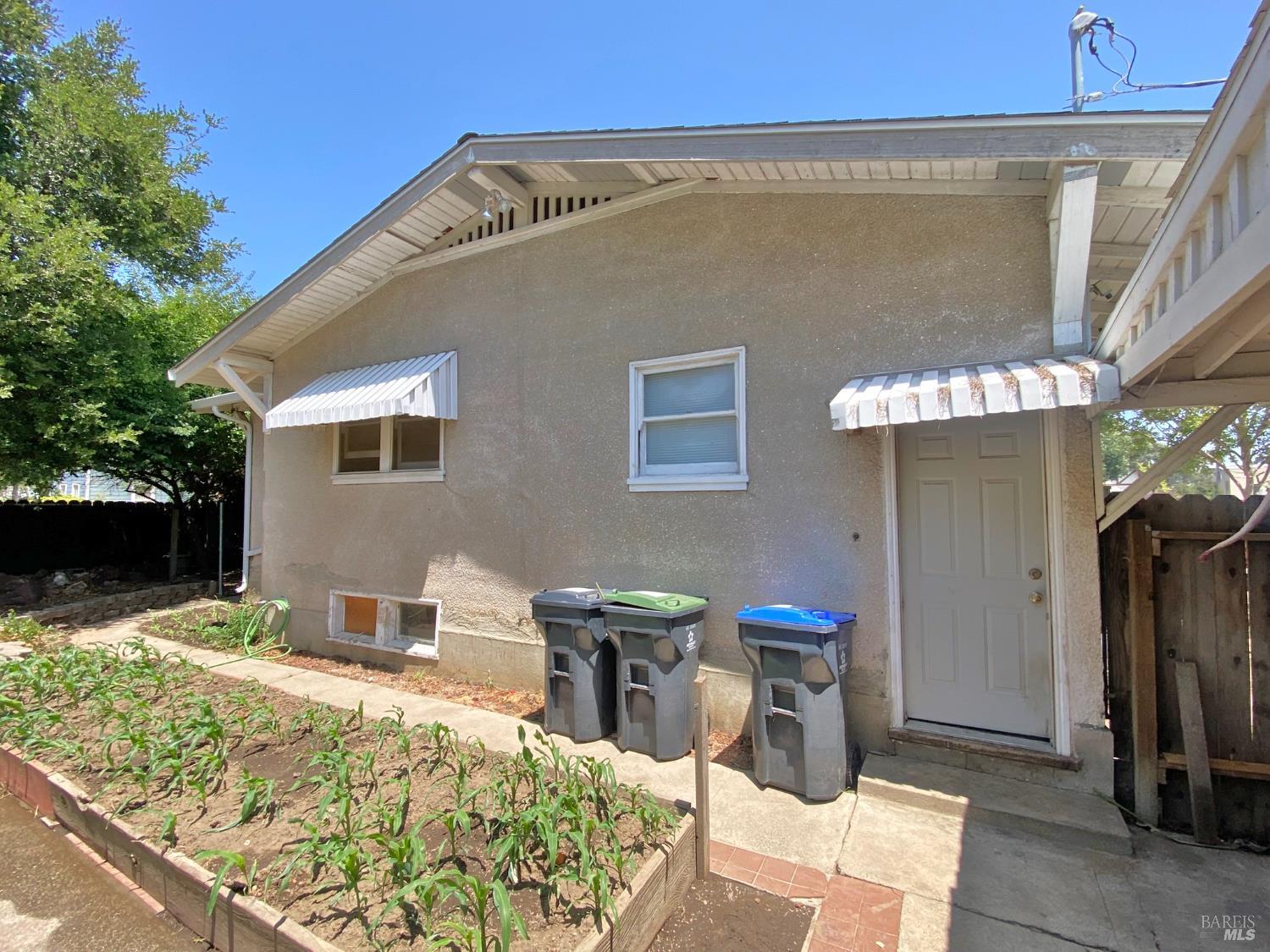 745 Jackson Street Fairfield, CA 94533 - Photo 61 of 72 a view of a patio with a table and chairs