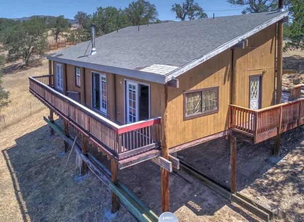 a view of a roof deck with wooden floor and fence