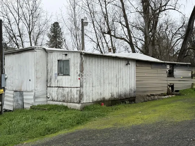 $189,000 | 1713 Southeast Mill Street, Roseburg, OR 97470