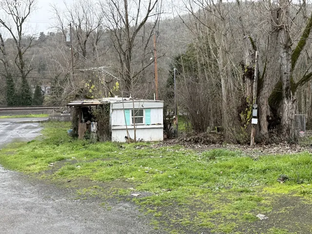 $189,000 | 1713 Southeast Mill Street, Roseburg, OR 97470
