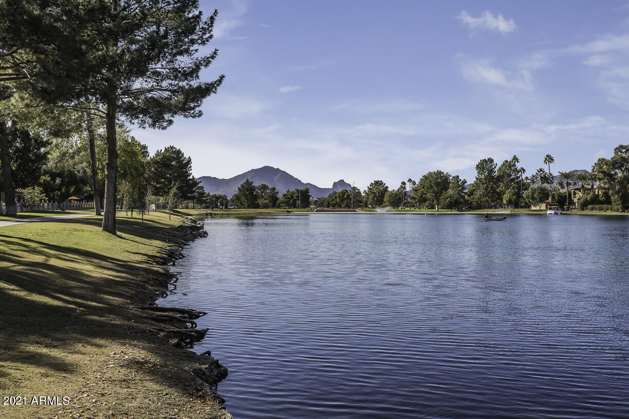 8270 North Hayden Road, Unit 2019 Scottsdale, AZ 85258 - Photo 34 of 39 a view of a lake with houses