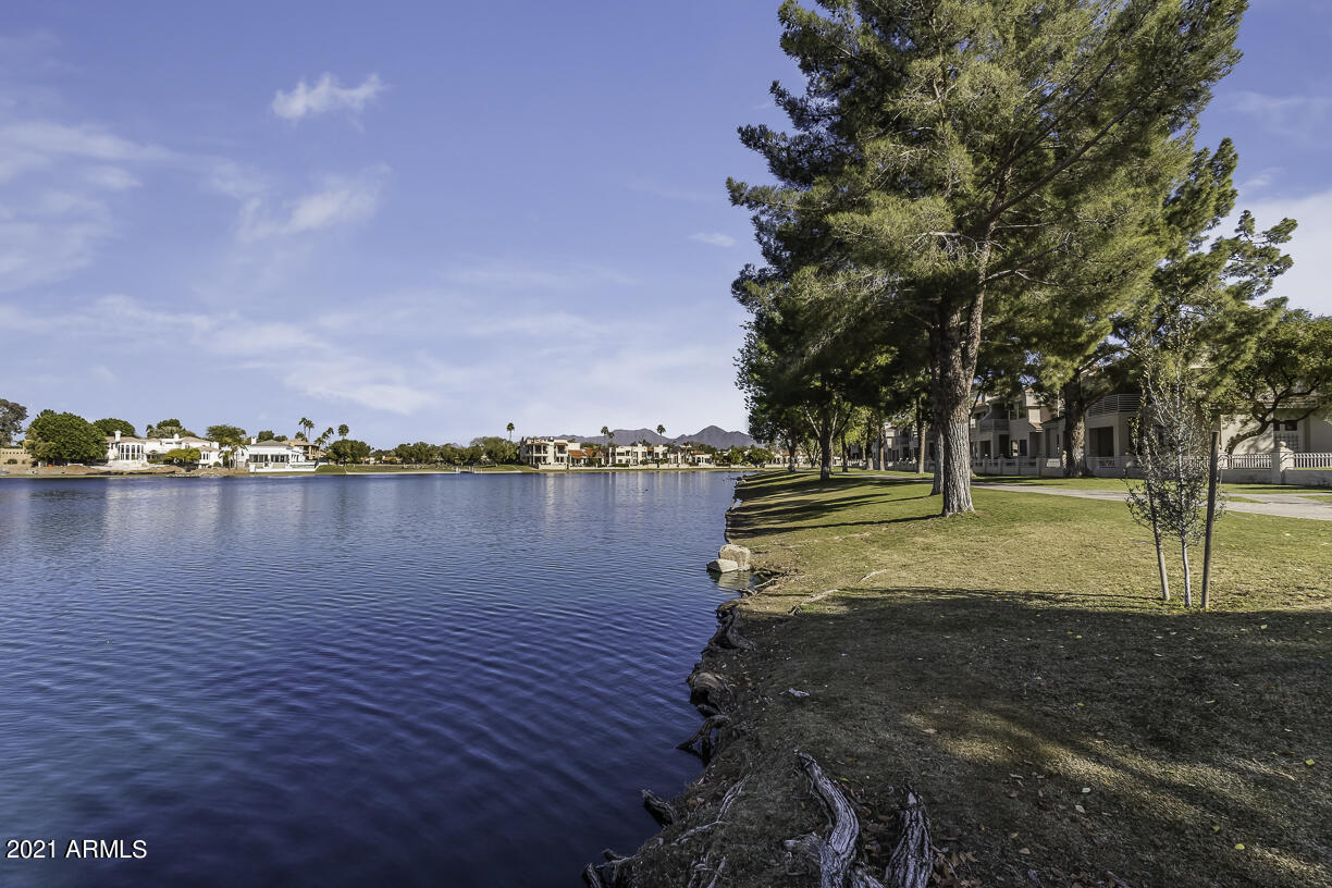8270 North Hayden Road, Unit 2019 Scottsdale, AZ 85258 - Photo 35 of 39 a view of a lake with houses